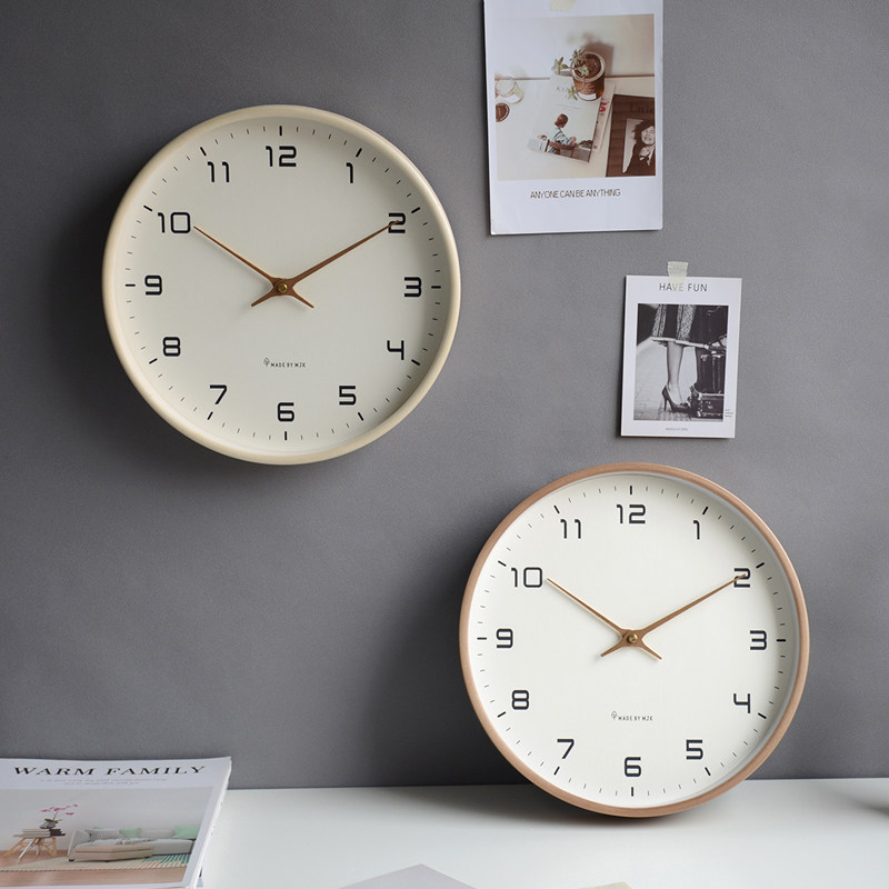 Solid wood silent living room simple wall clock